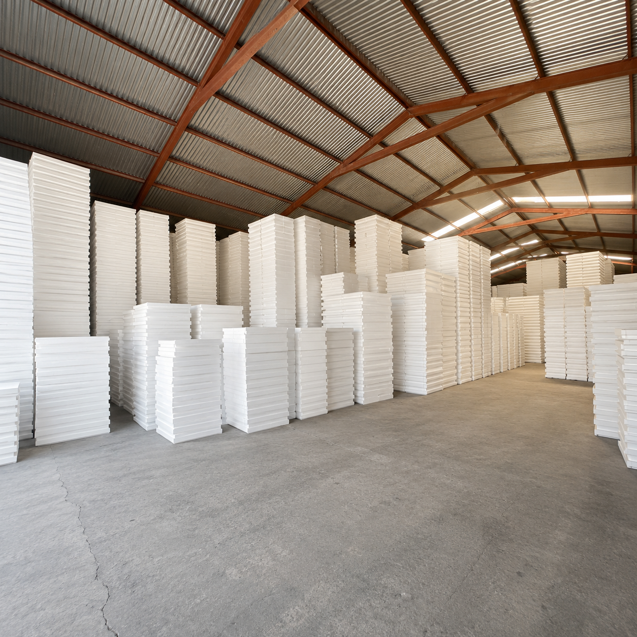 Nave de producción de EPS en Degollado, Jalisco: bloques listos para corte y entrega.